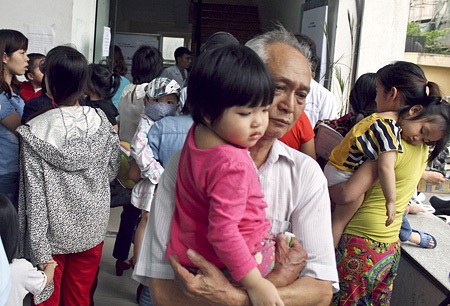 Ồ ạt tiêm phòng sởi