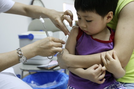 Các trẻ sẽ được tiêm 1 mũi vác xin sởi MVVAC. Sau 18 tháng sẽ quay lại để tiêm mũi 2.