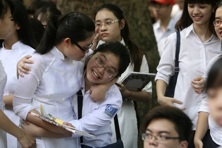 Rưng rưng lễ bế giảng nhiều cảm xúc - 8 ...và vui.