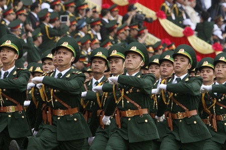 “Chiến sĩ Điện Biên” múa súng, phất cờ - 8 Lực lượng Sỹ quan Biên Phòng.