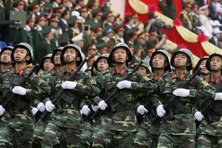 “Chiến sĩ Điện Biên” múa súng, phất cờ - 10 Lực lượng Bộ binh.