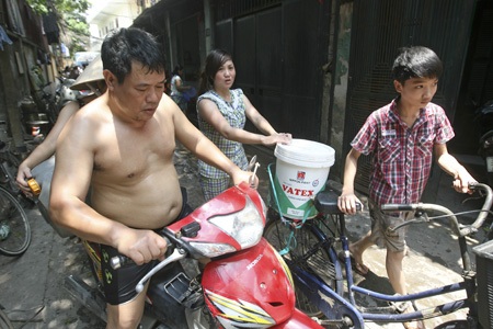 Người dân còn ví von: lấy nước