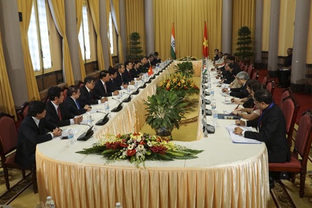 Hình ảnh Tổng thống Ấn Độ tại Hà Nội - 4 Sau đó là cuộc hội đàm chính thức giữa 2 đoàn tại Phủ Chủ tịch.