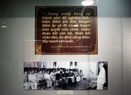 Tư liệu quý thời kỳ cải cách ruộng đất 1946 - 1957 - 12 Chiếc cày gỗ của ông Nguyễn Đình Long đã dùng trong 30 năm dưới thời thực dân phong kiến.