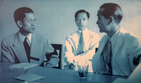 Thị trưởng Hà Nội của chế độ cũ Thẩm Hoàng Tín, ngoài cùng bên phải.