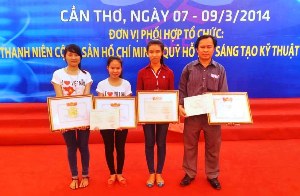 3 nữ sinh đất võ được tuyển thẳng đại học nhờ nghiên cứu khoa học - 1 3 nữ sinh đất võ được tuyển thẳng đại học nhờ nghiên cứu khoa học