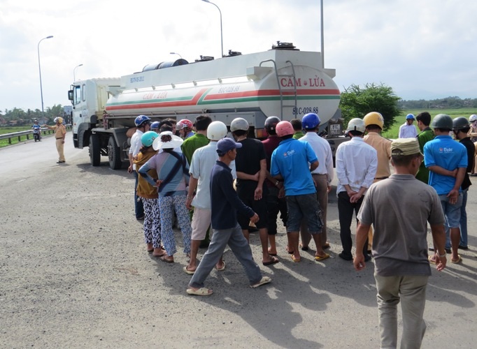 Lực lượng CSGT có mặt tại hiện trường điều tiết giao thông