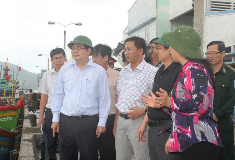 Bộ trưởng Bộ Nông nghiệp chỉ đạo công tác phòng tránh bão tại tỉnh Bình Định