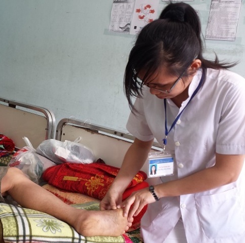 Hai người đầu tiên tỉnh Bình Định bị rắn lục đuôi đỏ cắn - 1 Vết rắn lục đuôi đỏ cắn ở chân anh Hiệp