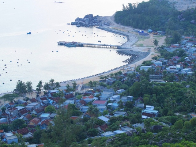 Một góc xã đảo Nhơn Châu (Ảnh: Doãn Công)