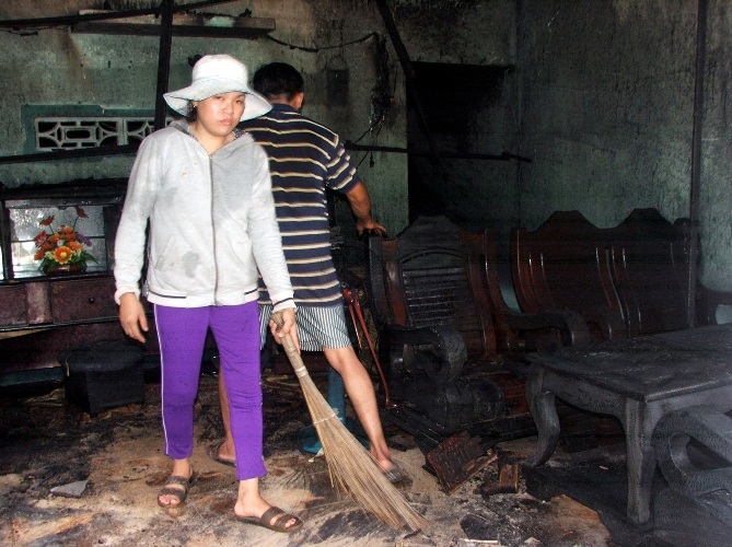 Nhiều vật dụng trong nhà bị cháy rụi