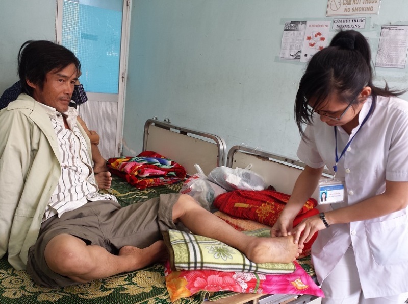 Một bệnh nhân bị rắn lục đuôi đỏ cắn