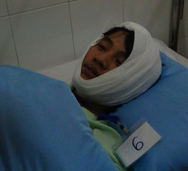 Các nạn nhân được đưa đi bệnh viên đa khoa tỉnh Lâm Đồng theo dõi điều trị