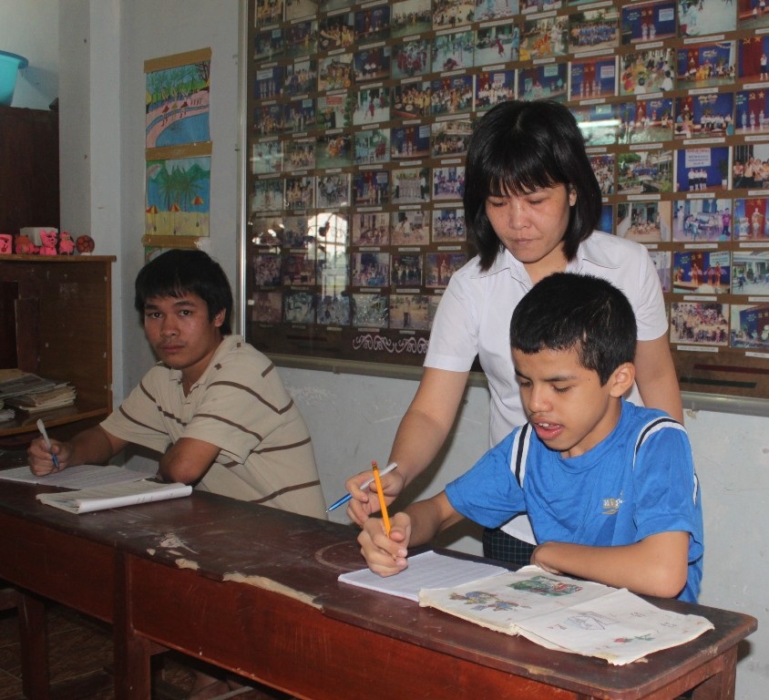 Một tiết học của các em tại Trung tâm bảo trợ tỉnh Bình Định