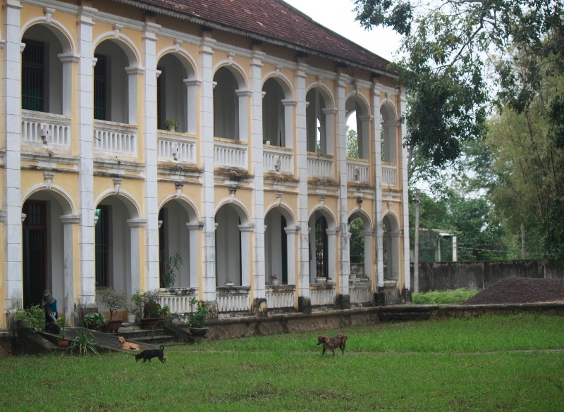 Chủng viện Làng Sông được xây dựng theo kiến trúc Âu Châu rất độc đáo