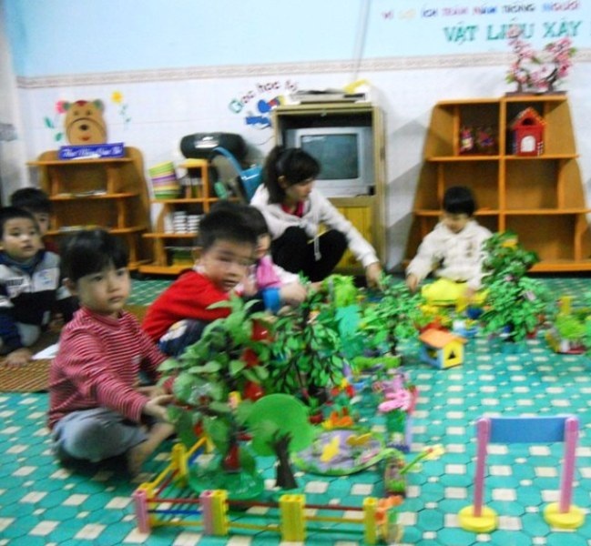 Giáo viên mầm non mòn mỏi chờ biên chế - 2 11 giáo viên hợp đồng tại Trường Mầm non 19-5 (huyện Phù Cát, Bình Định) dài cổ chờ xét biên chế.