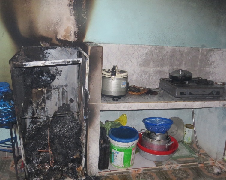 Rất may hàng xóm kịp thời chuyển bình gas gần đám cháy nếu không chưa biết hậu quả sẽ ra sao