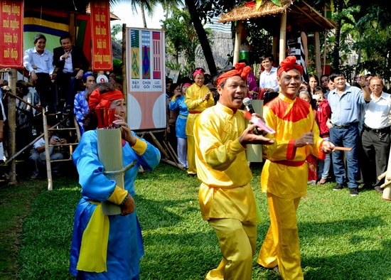 Tìm nét tương đồng nghệ thuật Bài chòi Việt Nam và thế giới - 2 Tìm nét tương đồng nghệ thuật Bài chòi Việt Nam và thế giới