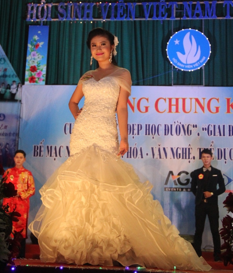 Sắc màu quyến rũ đêm Chung kết “Nét đẹp học đường” - 8 Lộng lẫy với váy dạ hội