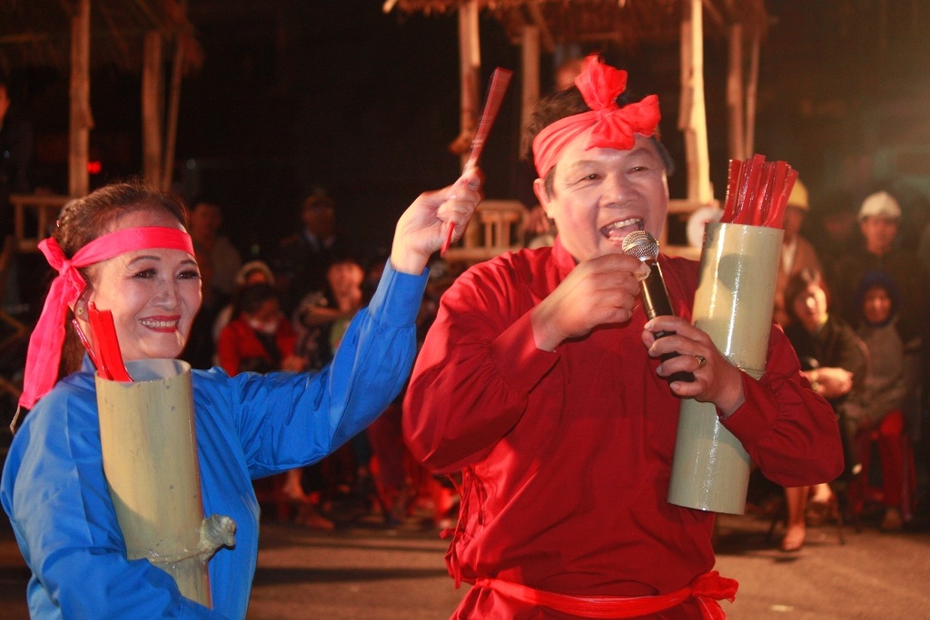 Anh Hiệu, chị Hiệu hô Bài chòi