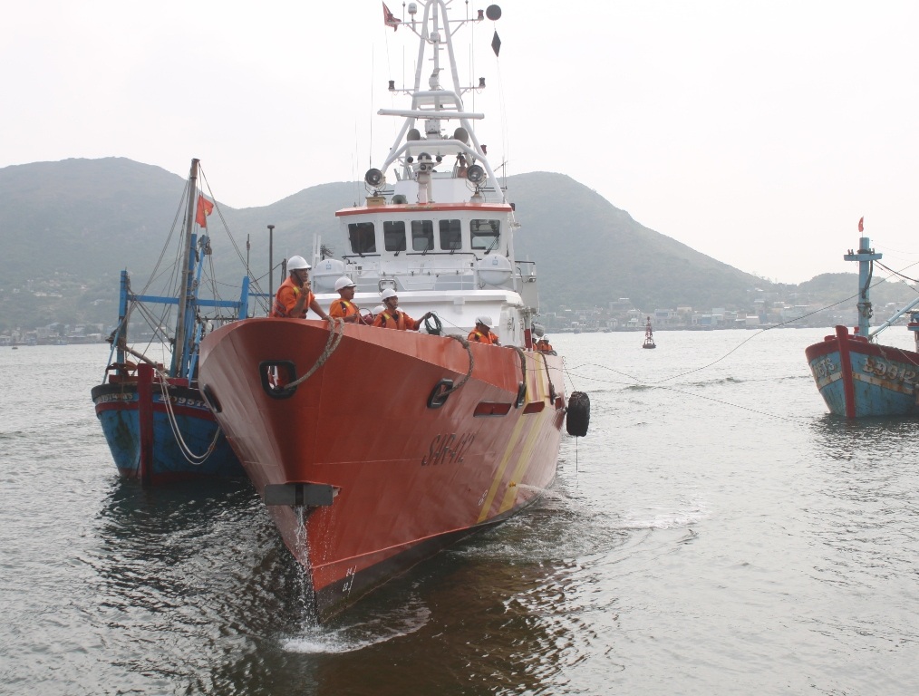 8 ngư dân lênh đênh gần 1 tuần trên tàu hỏng đã trở về an toàn