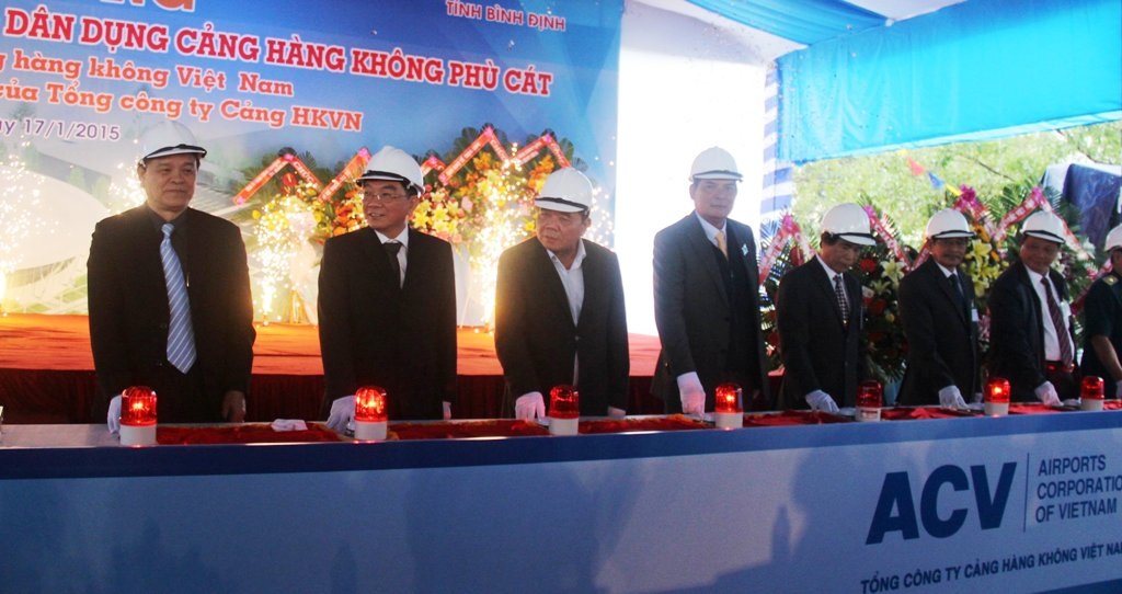 Khởi công xây dựng, mở rộng sân bay Phù Cát