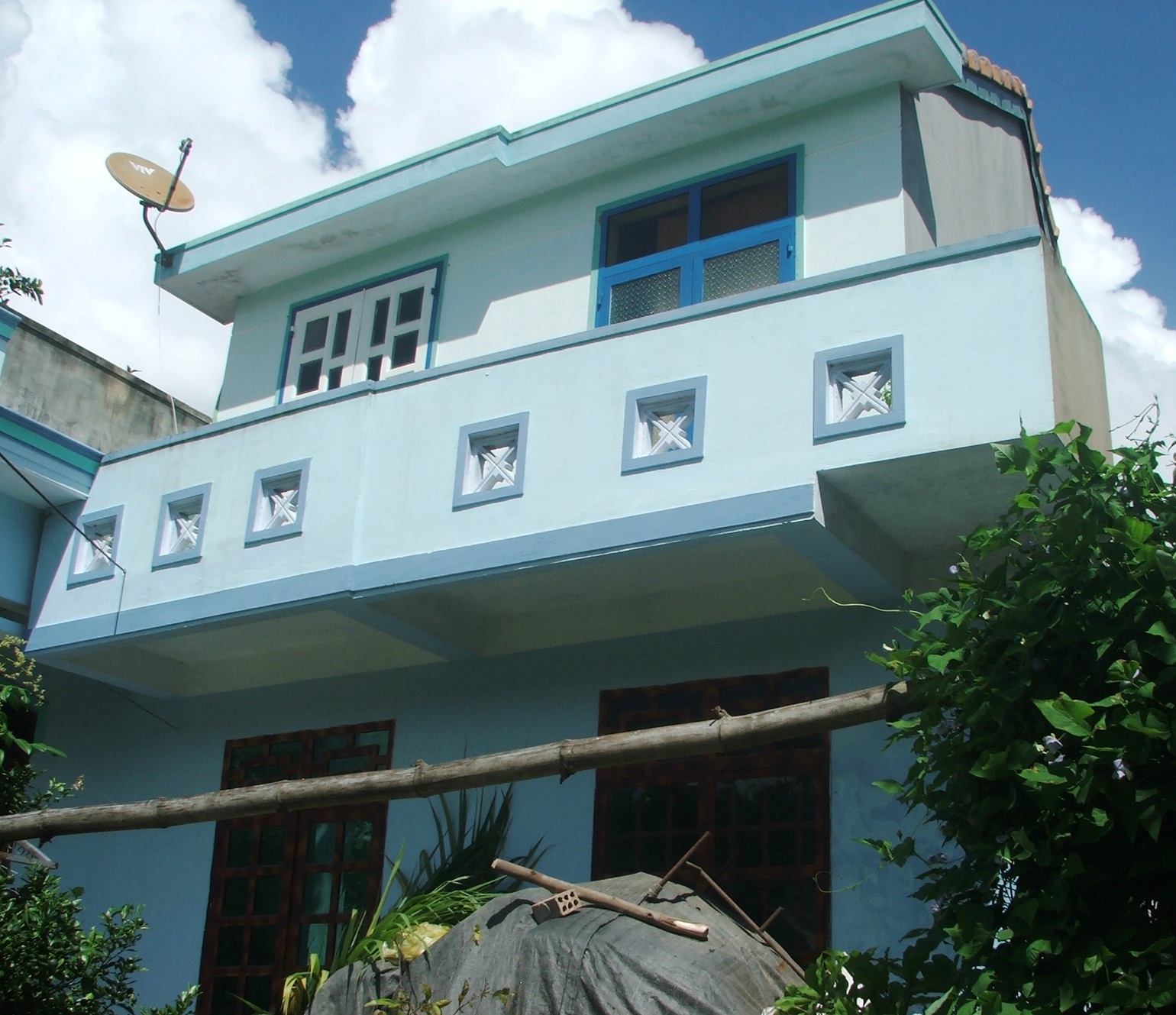 Nhà
phòng, tránh bão, lụt của người dân xã Xuân Sơn Bắc, huyện miền núi Đồng Xuân 