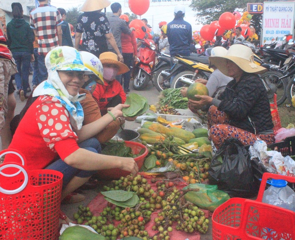 Đầu năm đi chợ Gò mua cau trầu để lấy lộc đầu năm 