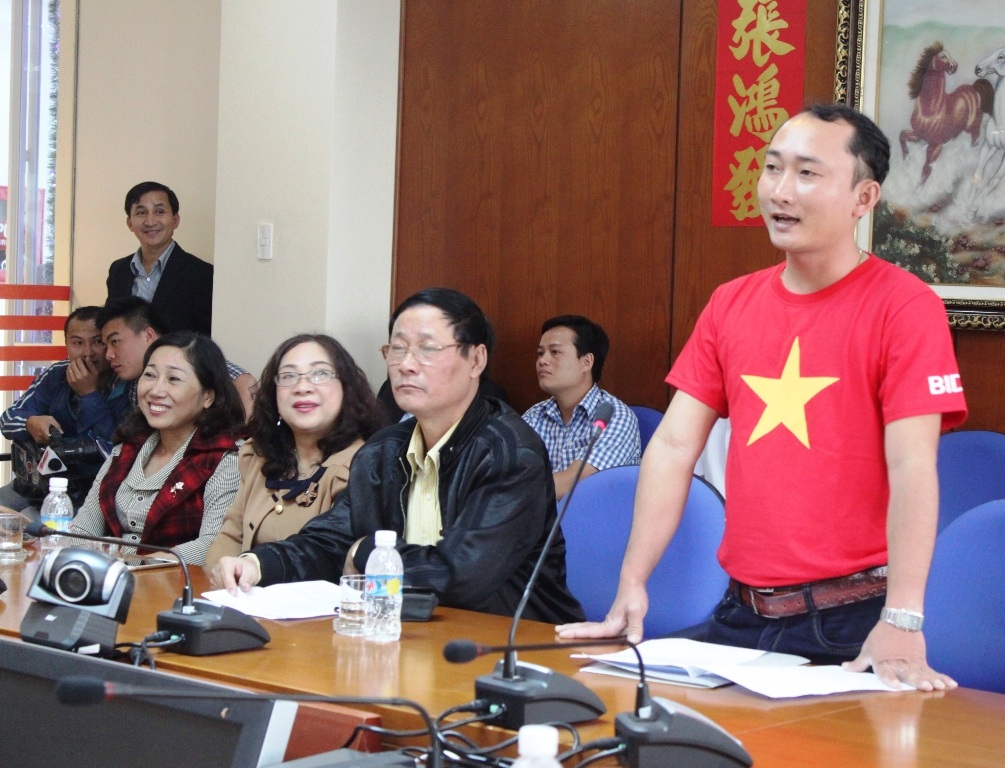 Ngư dân Võ Thành Duy phấn khởi là 1 trong 4 ngư dân được vay vốn đóng tàu vỏ thép lần này