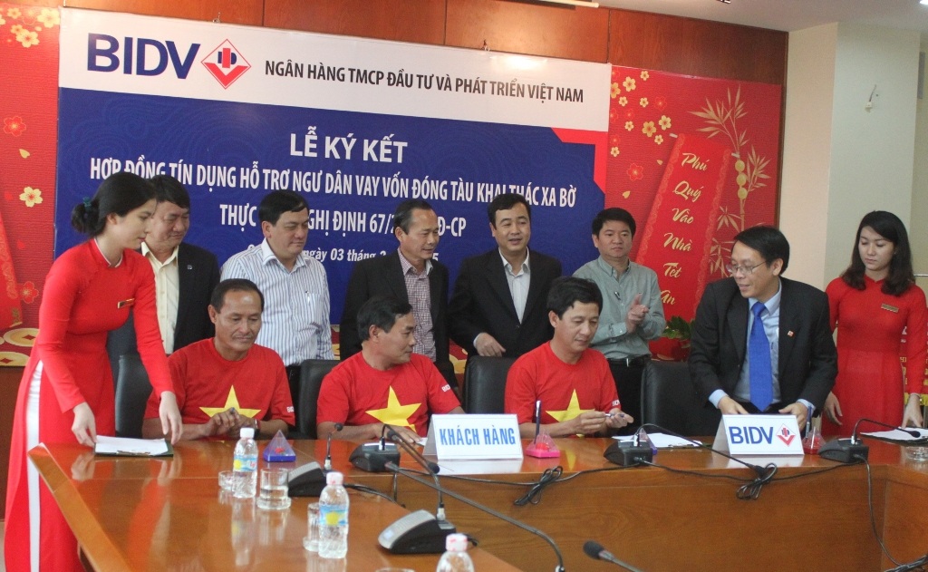 4 ngư dân đầu tiên đăng ký đóng tàu vỏ thép đánh bắt xa bờ