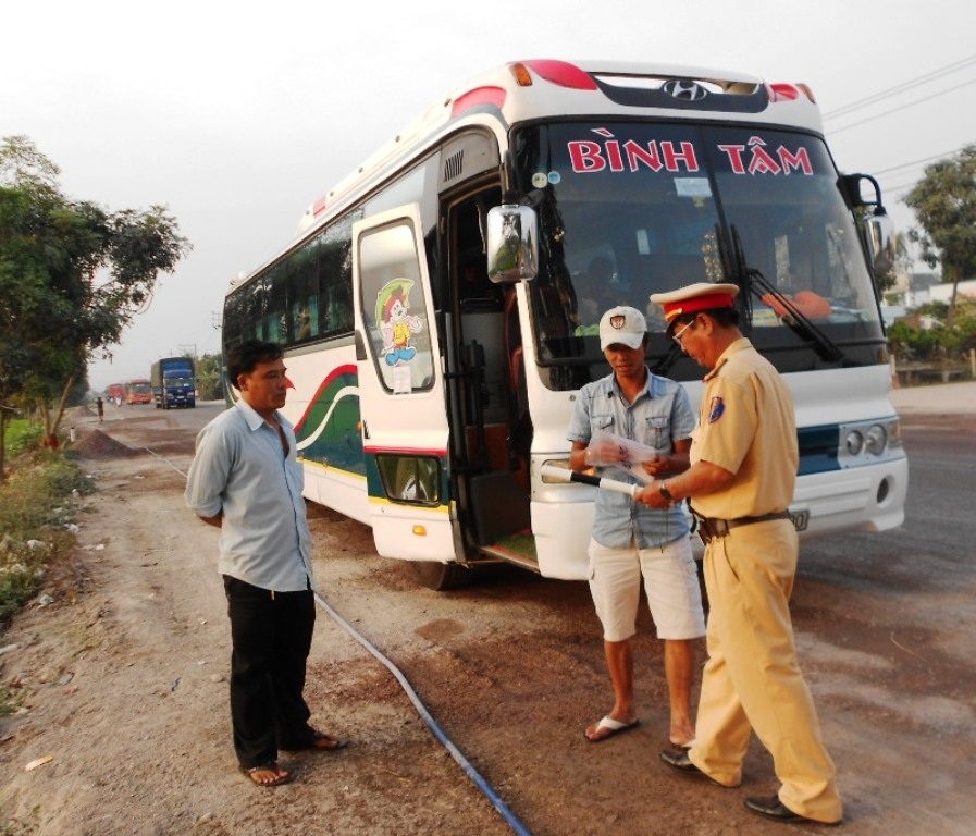 Xe nhồi khách lại hoành hành sau Tết