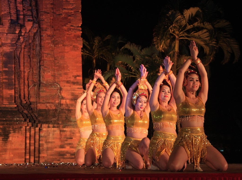 Những tiết mục văn nghệ mang đậm nét văn hóa Chăm