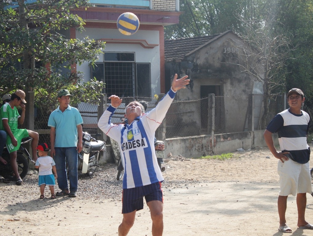 Những pha phát bóng có tính chuyên nghiệp cao của nông dân Võ Văn Dư