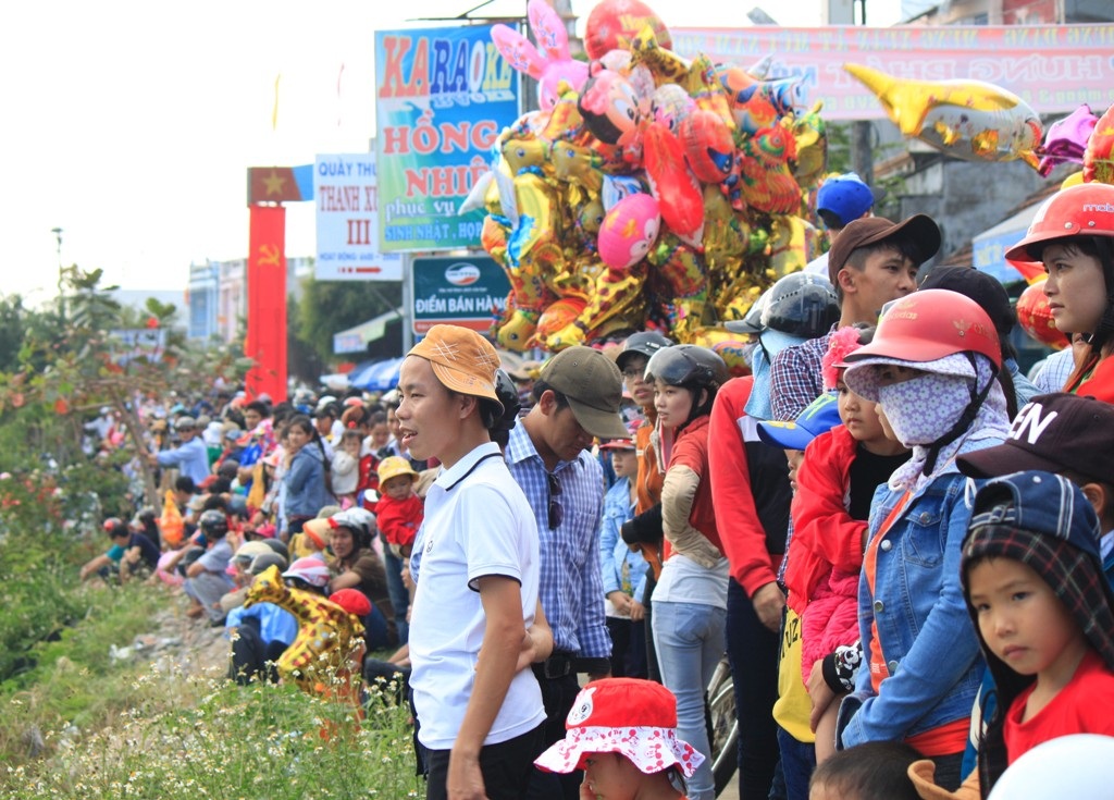 Tưng bừng hội đua thuyền truyền thống trên sông Gò Bồi