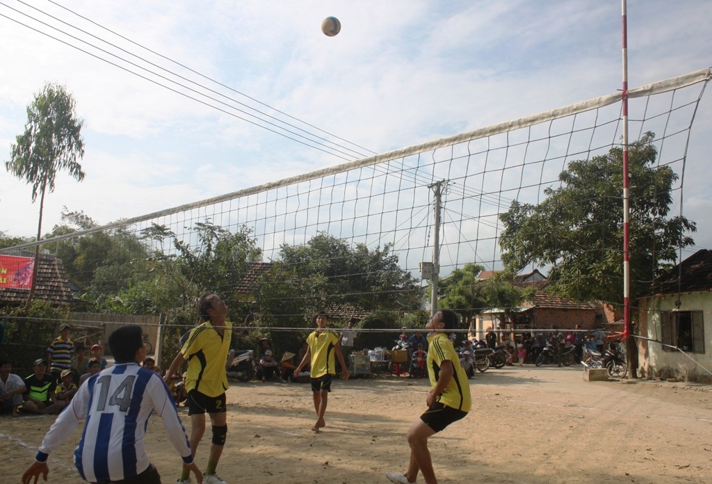 Những pha phát bóng có tính chuyên nghiệp cao của nông dân Võ Văn Dư