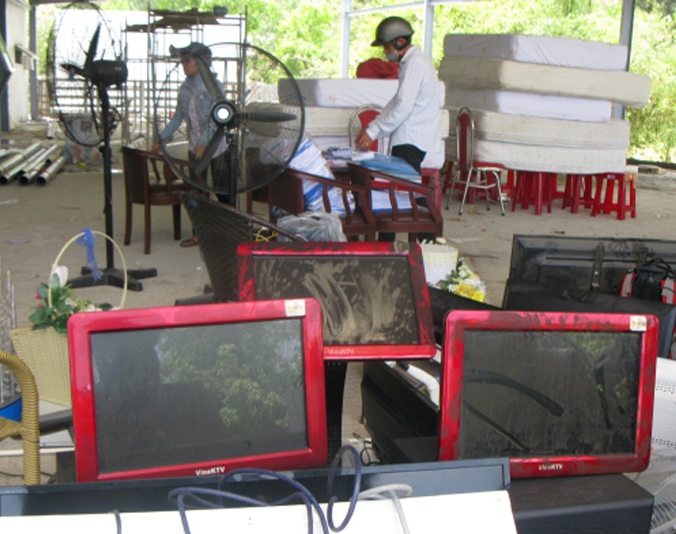 Toàn bộ đồ điện tử trong 3 phòng karaok bị hư hỏng hoàn toàn