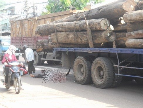 Hiện trường vụ tai nạn khiến một người đàn ông tử vong