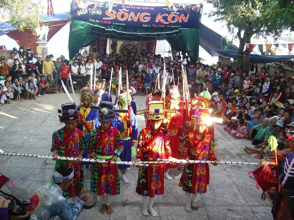 Độc đáo chèo Bá trạo trong lễ hội Cầu ngư