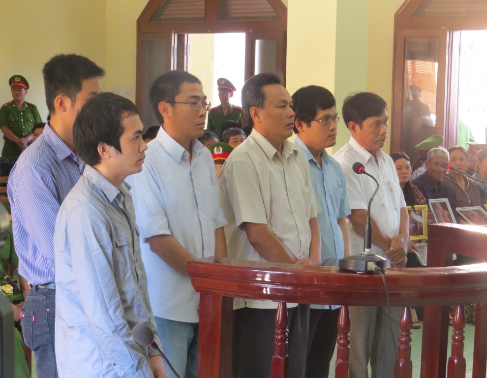 6 bị cáo nguyên là cán bộ công an TP Tuy Hòa và tỉnh Phú Yên