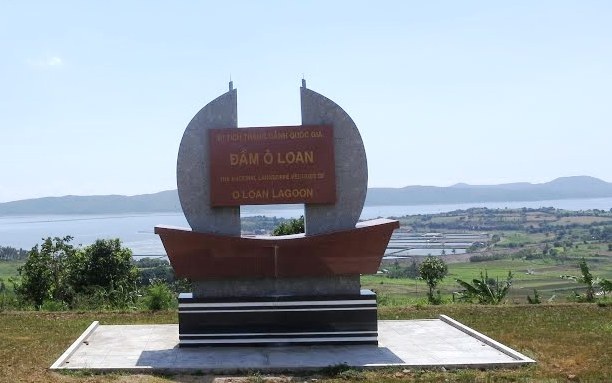 Đầm Ô Loan nổi tiếng với nhiều loài thủy hải sản đặc sản khắp cả nước như: sò huyết, ghẹ...