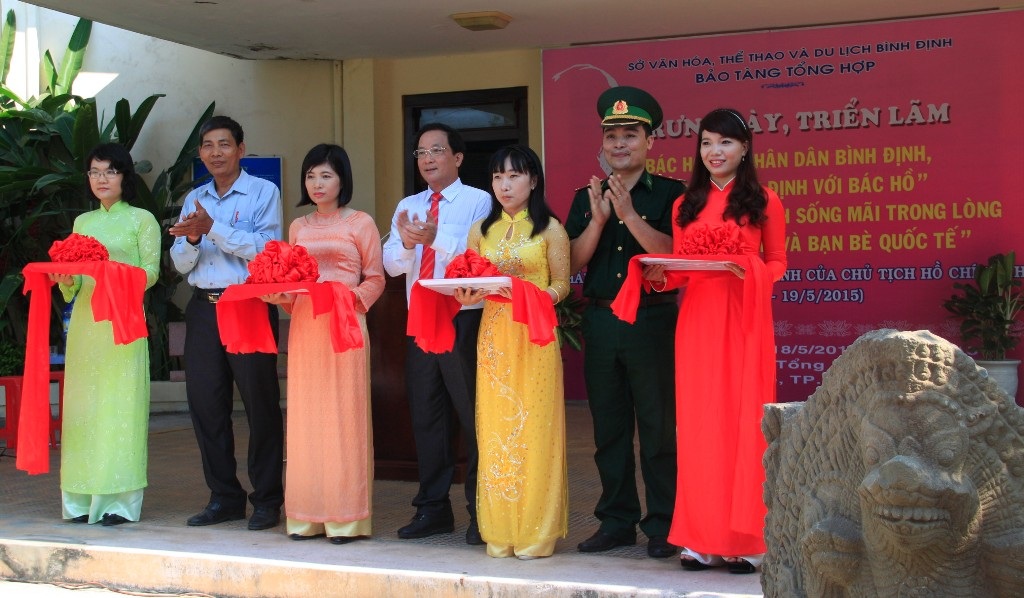 Khai mạc triển lãm ảnh Bác Hồ với nhân dân Bình Định, nhân dân Bình Định với Bác Hồ