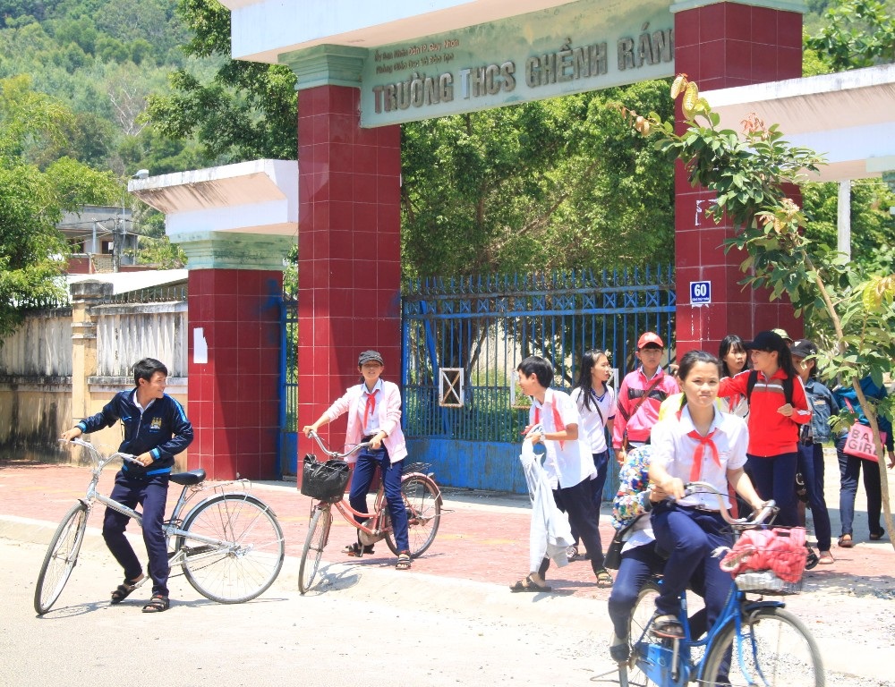 Nơi học sinh quanh năm “xin” nhờ xe đến trường