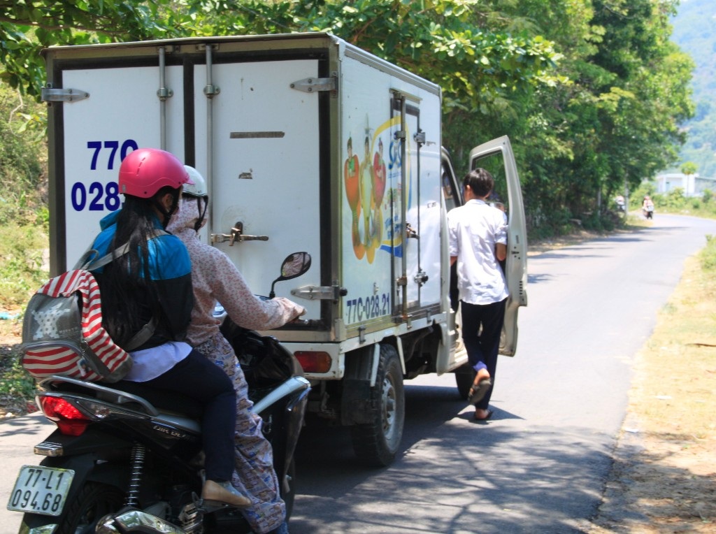 Đón cả xe tải đi được tới đâu hay tới đó.