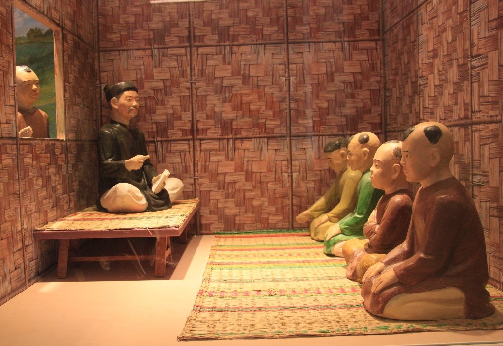 Sau khi bị bãi chức cụ vào Nam dạy học và bốc thuốc