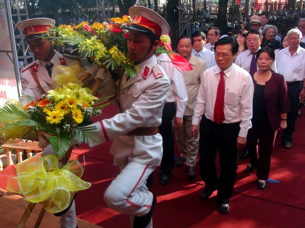 Trang nghiêm lễ kỷ niệm 125 năm Ngày sinh Chủ tịch Hồ Chí Minh - 1 Trang nghiêm lễ kỷ niệm 125 năm Ngày sinh Chủ tịch Hồ Chí Minh