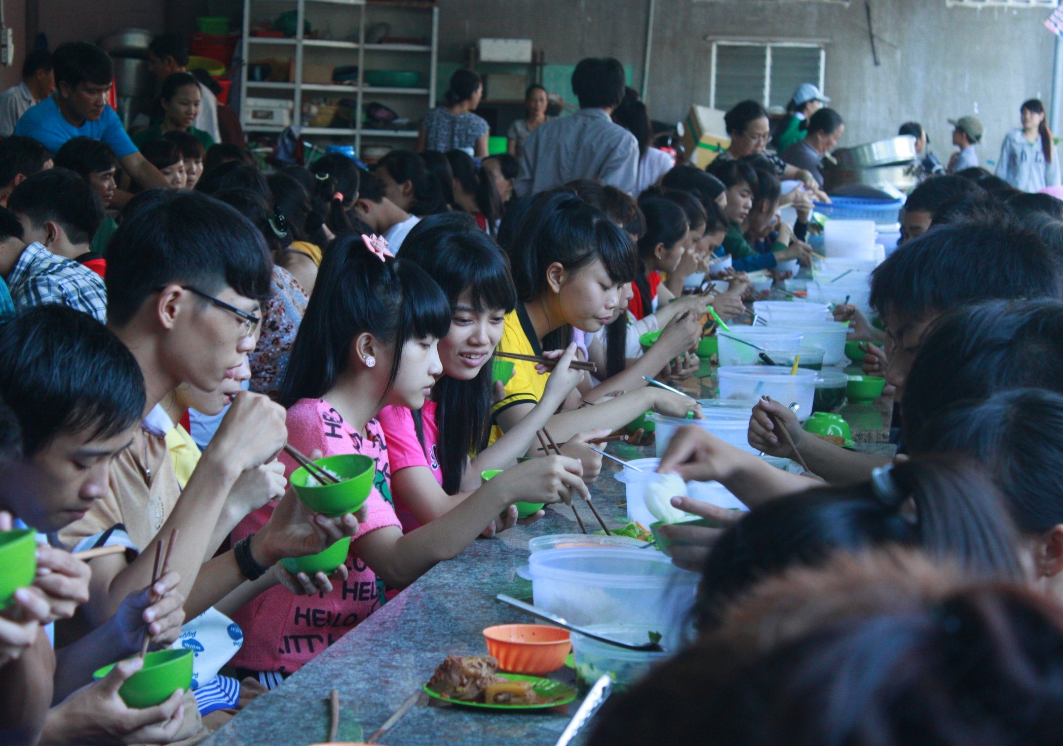 Hàng ngàn suất ăn miễn phí cho thí sinh cả nước