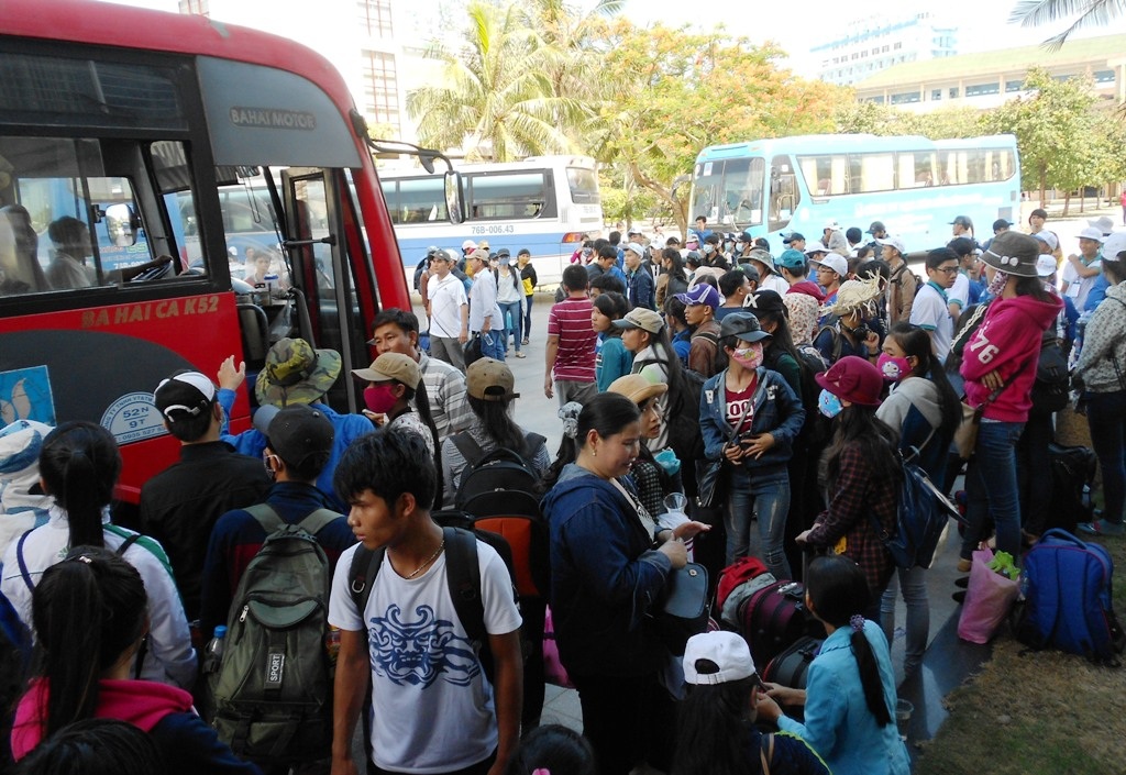 Đưa hơn 1.000 thí sinh Quảng Ngãi đi thi miễn phí