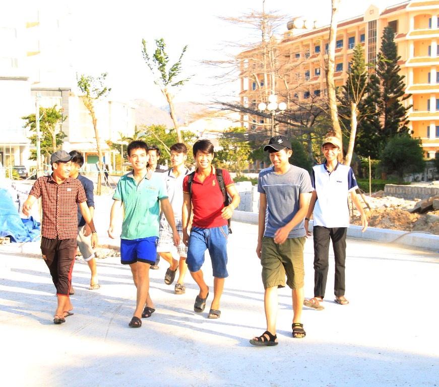 Thí sinh không dự thi môn Địa Lý tranh thủ đi thăm thú TP Quy Nhơn