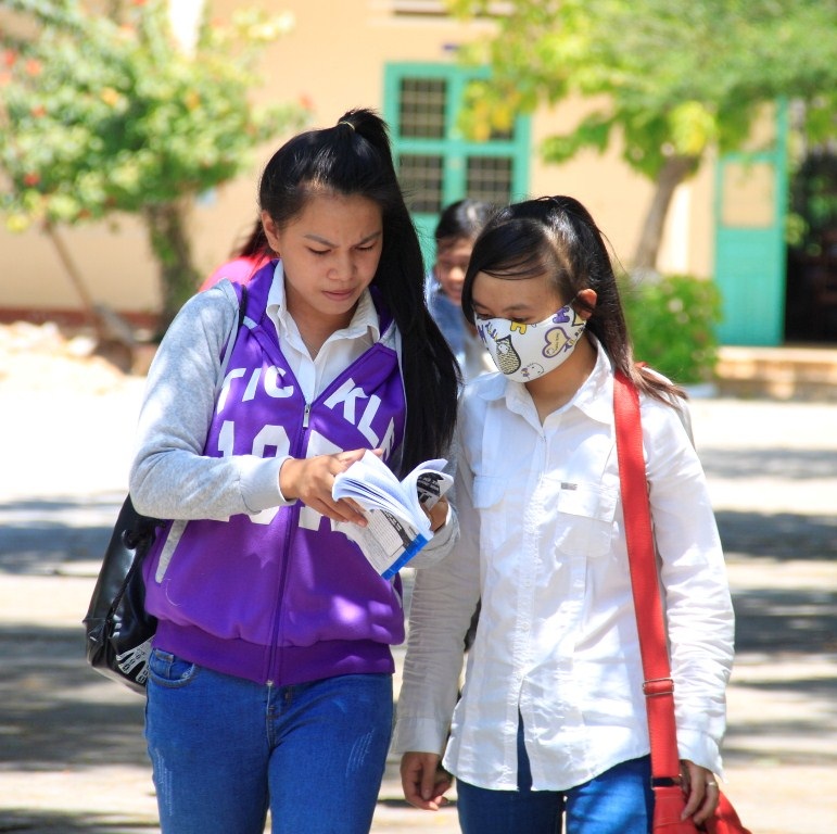 Thí sinh dự thi tại cụm thi Bình Định, làm bài xong sớm môn Lịch Sử (ảnh Doãn Công)