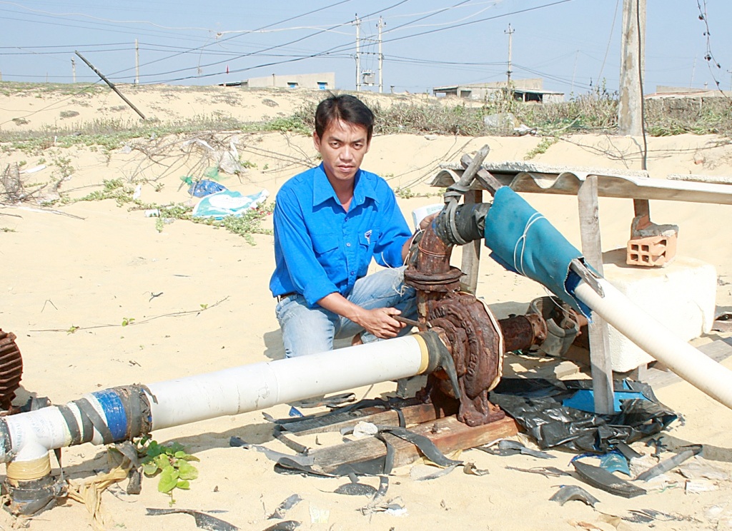 Thu vài trăm triệu mỗi năm nhờ nuôi tôm trên cát